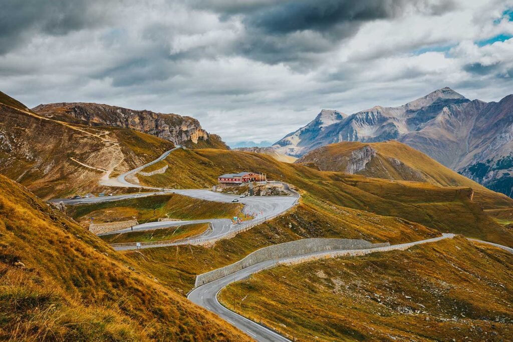 beautiful-landscape-from-the-grossglockner-nationa-7SSS48M.jpg